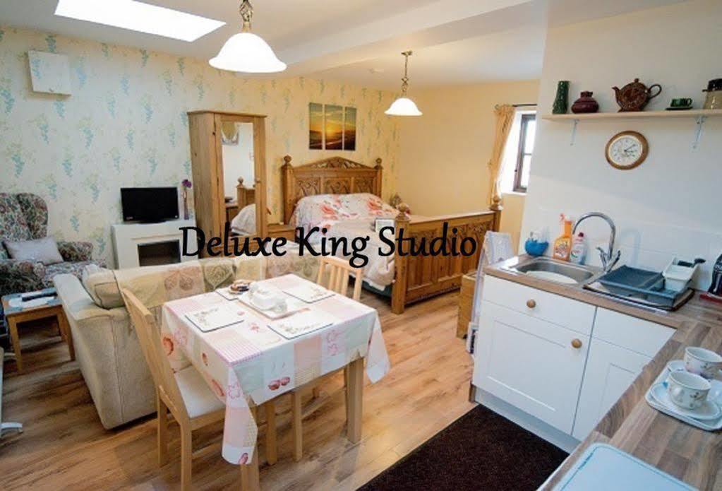 Stunning Countryside Views & Private Balcony! Cozy Room, 3 Miles To Lyme Regis - Free Parking & Wifi Axminster Buitenkant foto