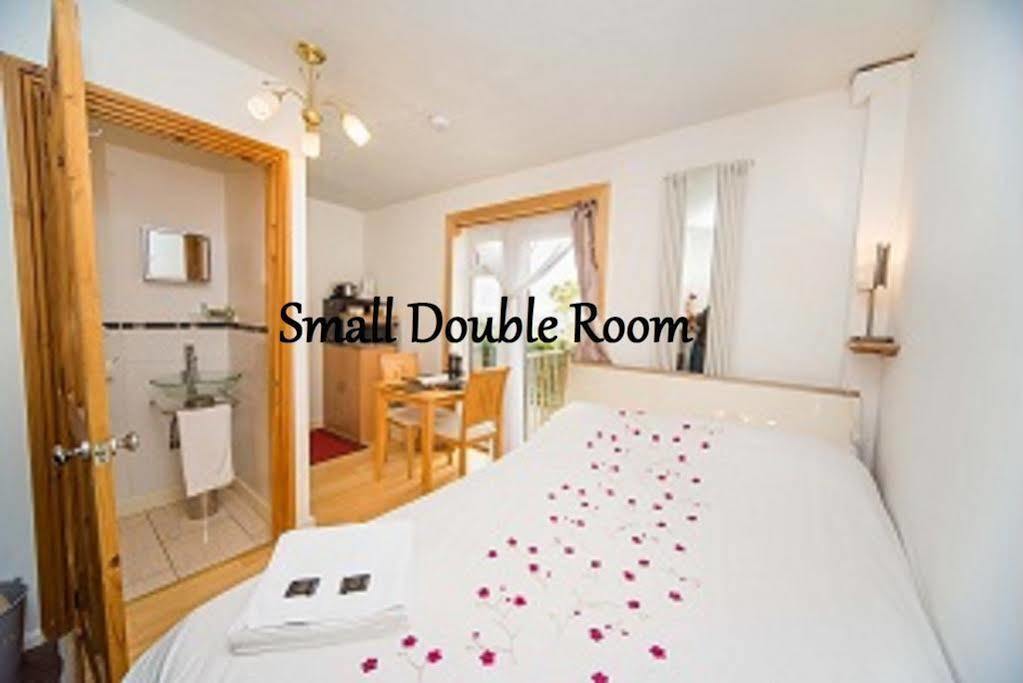 Stunning Countryside Views & Private Balcony! Cozy Room, 3 Miles To Lyme Regis - Free Parking & Wifi Axminster Buitenkant foto