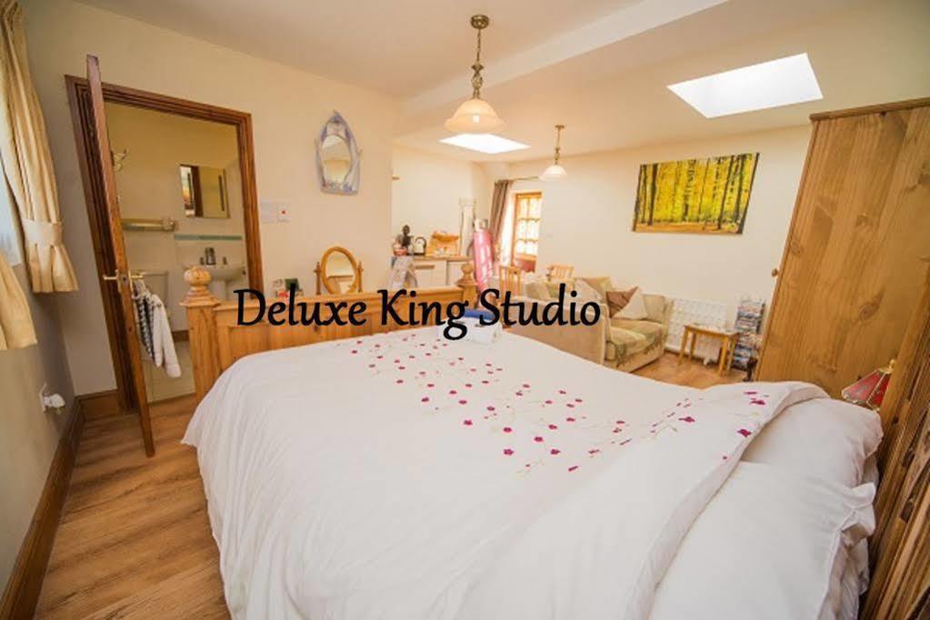 Stunning Countryside Views & Private Balcony! Cozy Room, 3 Miles To Lyme Regis - Free Parking & Wifi Axminster Buitenkant foto